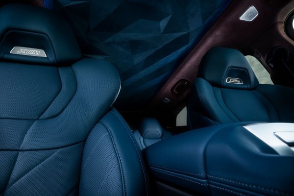 BMW XM i alcantara za interijer