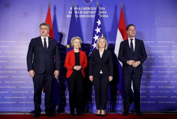 Zajedničko fotografiranje Borjane Krišto, Ursule von der Leyen, Marka Ruttea i Andreja Plenkovića