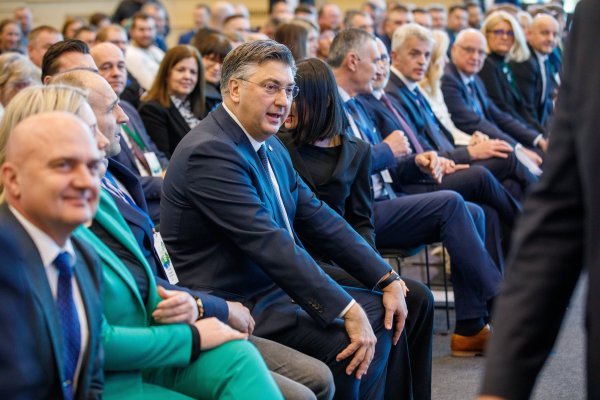 Andrej Plenković i Marija Vučković na otvorenju Dana poljoprivrede u Osijeku