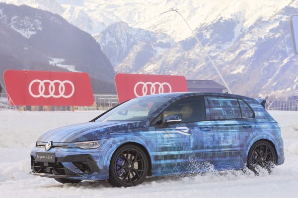 Ice Race u Zell am Seeu: Novi Volkswagen Golf R u maskirnim bojama