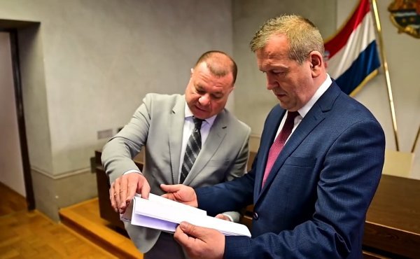 Englesko-nepalsko-hrvatski rječnik uručen varaždinskom županu Stričaku