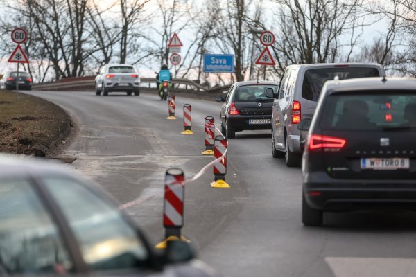 Gužve oko Jadranskog mosta u Zagrebu