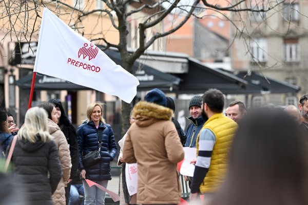 Počelo je okupljanje prosvjednika na Europskom trgu