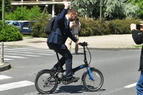 Zagrebački gradonačelnik Tomislav Tomašević na biciklu