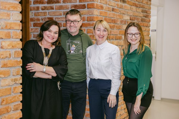 Liudmila Bosyk, Pavlo Kushch, Valentina Pestushko i Tatiana Velyka