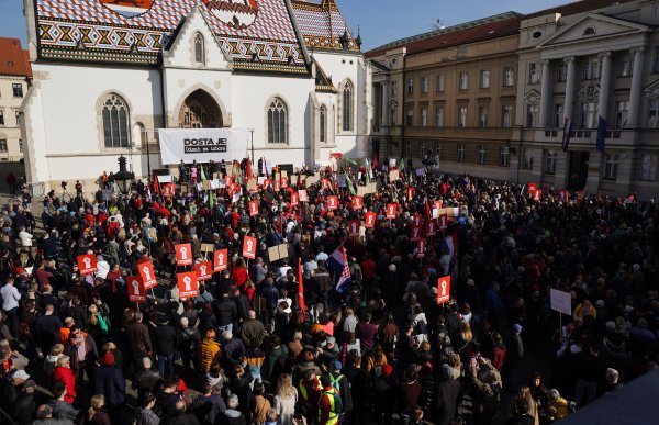 Prosvjed 'Dosta je!' na Markovu trgu