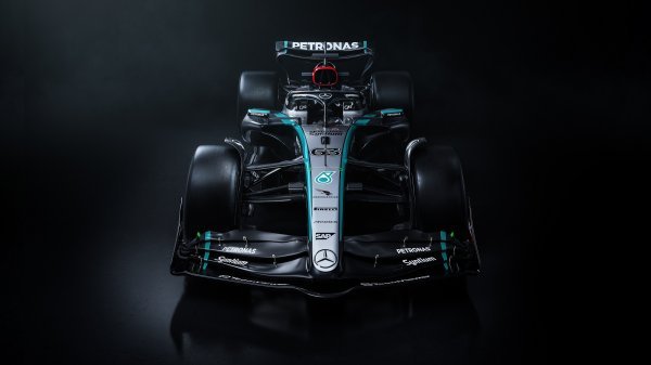 Mercedes-AMG F1 W15 E Performance