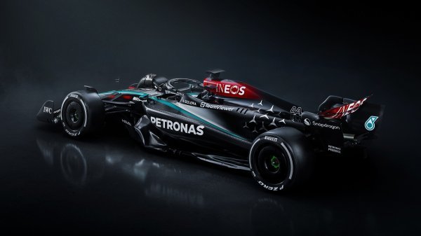 Mercedes-AMG F1 W15 E Performance bolid Lewisa Hamiltona