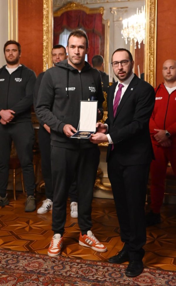 Tomašević vaterpolistima dodijelio medalju Grada Zagreba