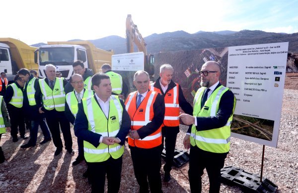 Ministar Butković uveo u posao kineskog izvođača radova na tunelu Kozjak