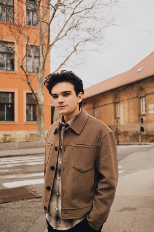 Martin Kosovec nastupa u show programu Dore