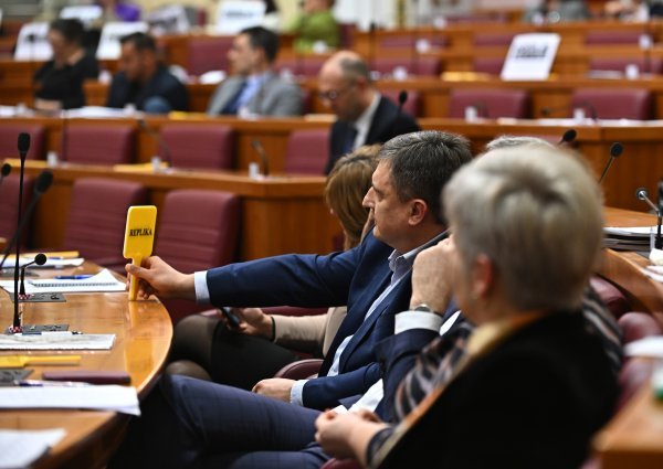 Sabor raspravlja o SDP-ovu prijedlogu da se raspusti i raspišu novi izbori