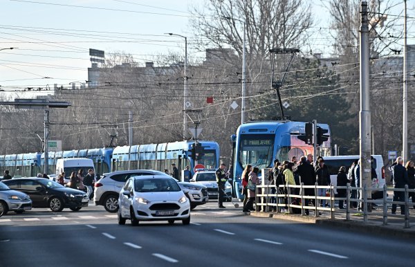 Tramvaj izletio iz tračnica