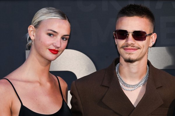 Romeo Beckham i Mia Regan