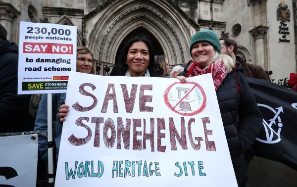 Prosvjed protiv tunela nadomak arheološkog nalazišta Stonehenge