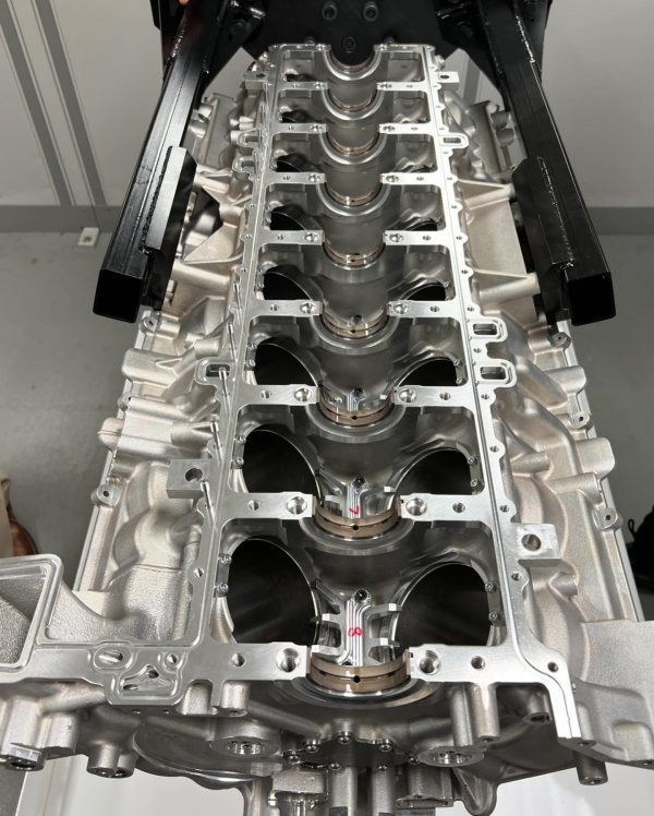 Blok Bugatti V16 motora