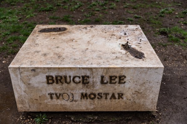 U Mostaru nestao kip Brucea Leeja, traje policijska istraga