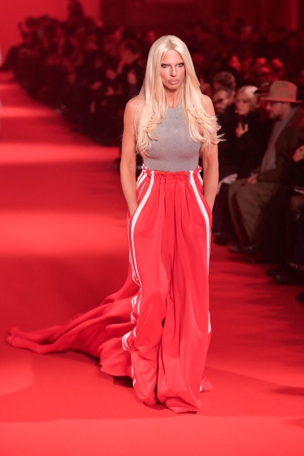 Jelena Karleuša na reviji Vetementsa