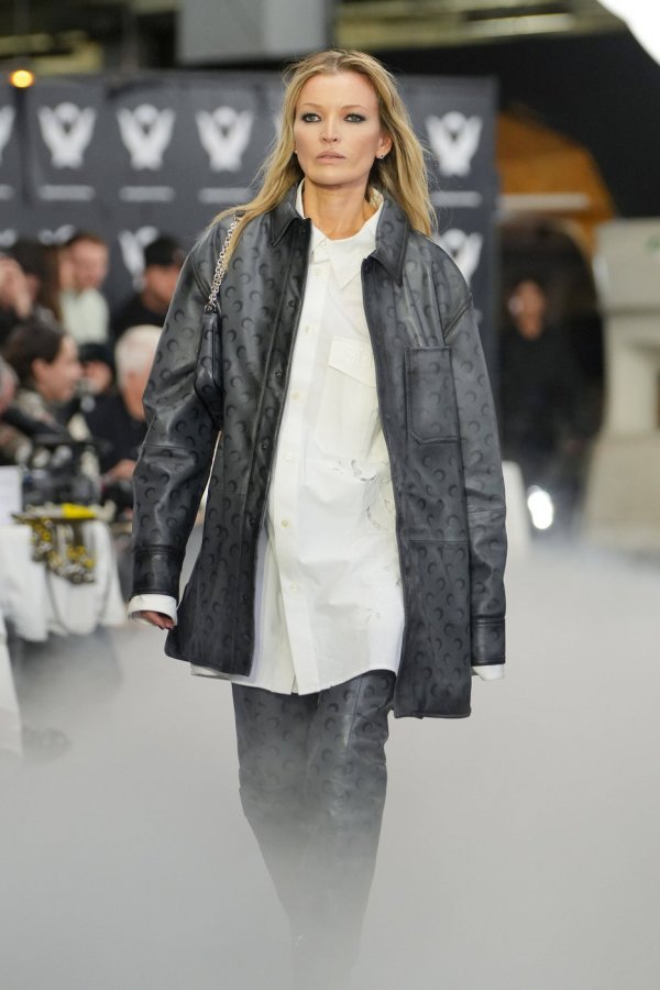 Dvojnica Kate Moss na reviji Marine Serre