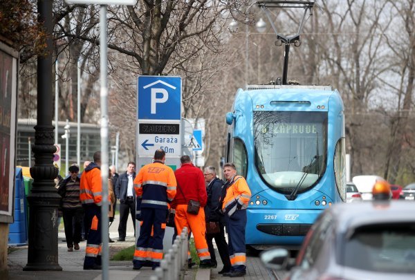 Mladić pao pod tramvaj u Zagrebu