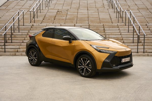 Toyota C-HR Plug-in Hybrid 220