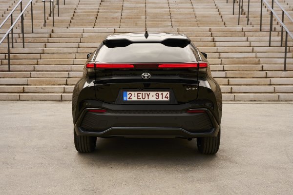 Toyota C-HR Plug-in Hybrid 220