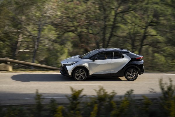 Toyota C-HR Plug-in Hybrid 220