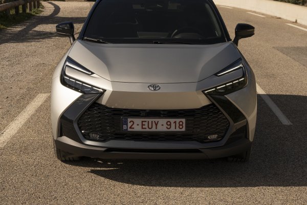 Toyota C-HR Plug-in Hybrid 220