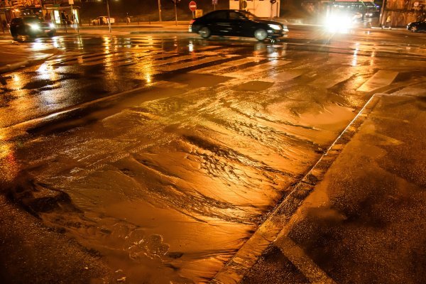 Pukla cijev u Branimirovoj ulici u Zagrebu