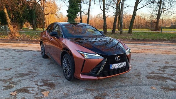 Lexus RZ 450e AWD 5D EVT Premium Tech Design