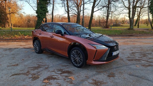 Lexus RZ 450e AWD 5D EVT Premium Tech Design