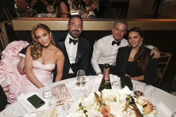 Jennifer Lopez, Ben Affleck, Matt Damon i Luciana Barrosa na dodjeli Zlatnih globusa