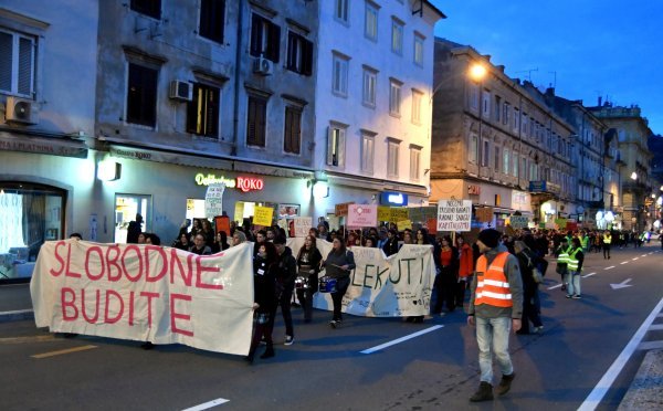 Noćni marš povodom Dana žena u Rijeci