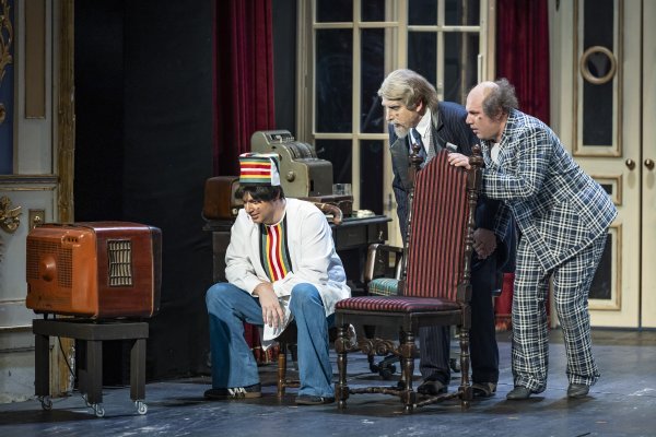 Osijek: Premijera predstave Maratonci trče počasni krug