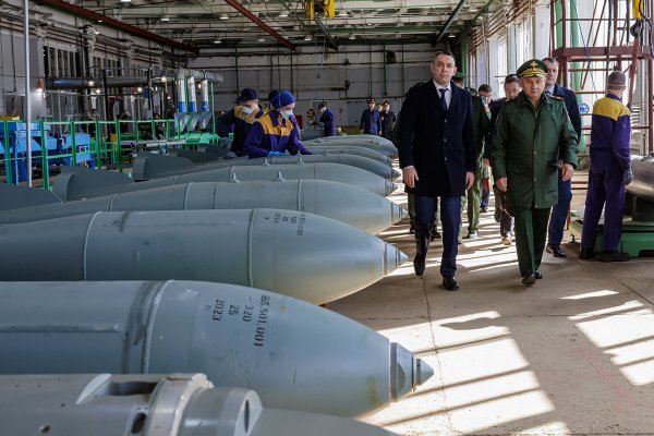 Ruski ministar obrane Sergej Šojgu u posjeti tvornici naoružanja