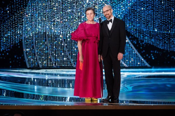 Frances McDormand i Sam Rockwell na dodjeli Oscara 2019. godine