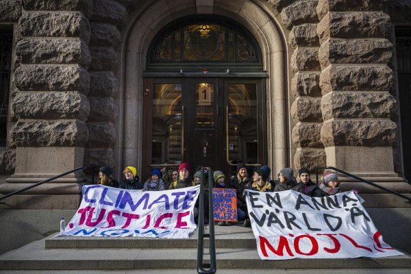 Greta Thunberg ispred švedskog parlamenta