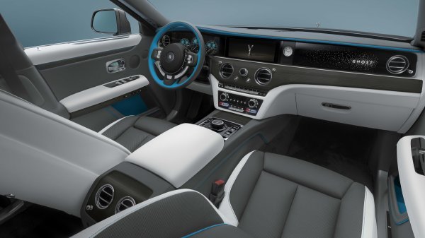 Rolls-Royce Ghost Prism, boja Gunmetall siva s Turchese detaljima