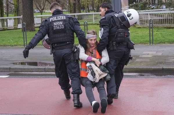 Prosvjed klimatskih aktivista iz skupine 'Posljednja generacija' u Kölnu