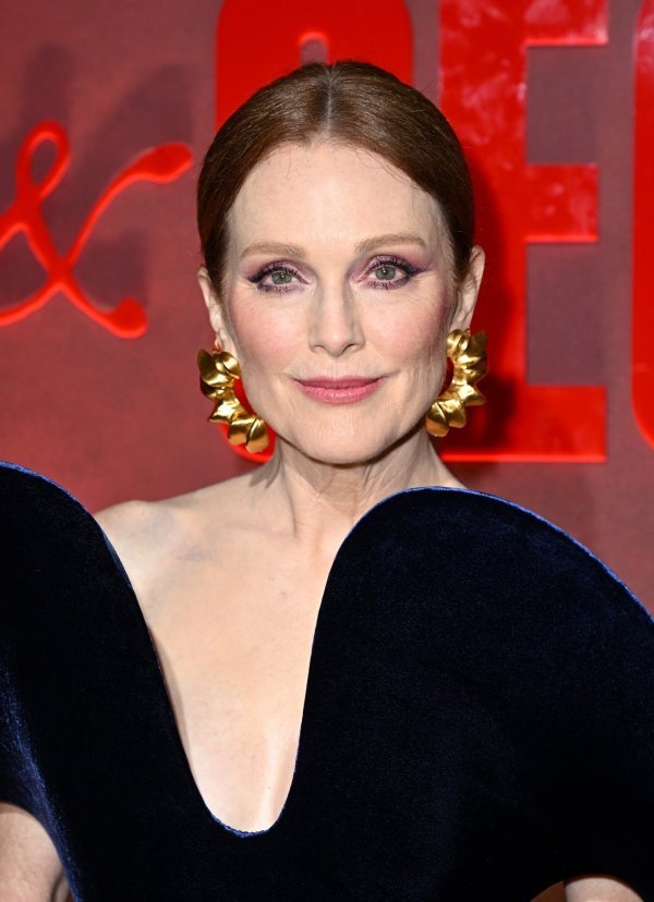 Julianne Moore također bira ružičasti ruž sa smeđim podtonom