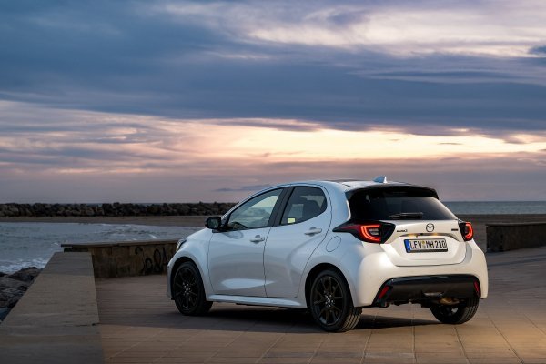 Mazda2 Hybrid za 2024.