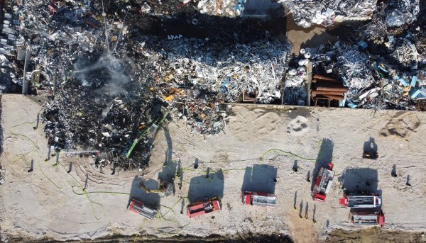 Fotografije iz zraka požara na odlagalištu otpada kod Dugog Sela