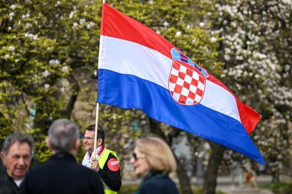 Prosvjedni skup - Dosta je!