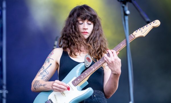 Katie Crutchfield stoji iza projekta Waxahatchee