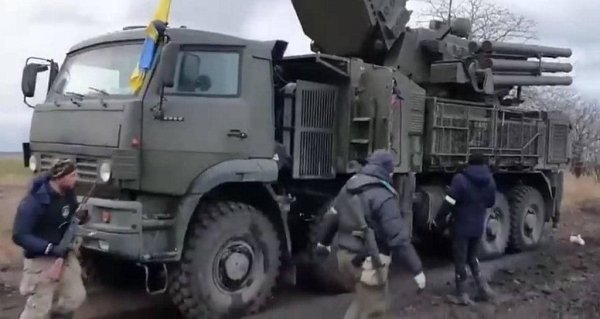 Zarobljeni ruski Pancir S1 u rukama ukrajinskih braitelja