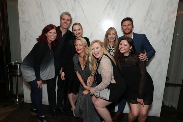Kimber Lynn, Kyle, Francesca, Alison, Laurie, Kathryn, Morgan i Scott Eastwood