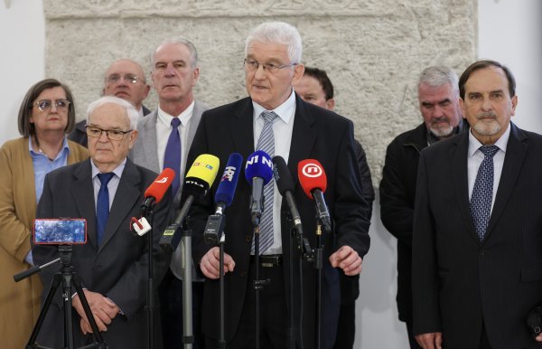 Po ovom pitanju Lazar Grujić (lijevo) i Milivoj Špika (u sredini) su na potpuno različitim stranama