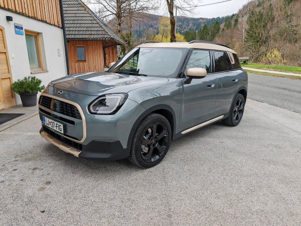 Mini Countryman C: dinamička premijera