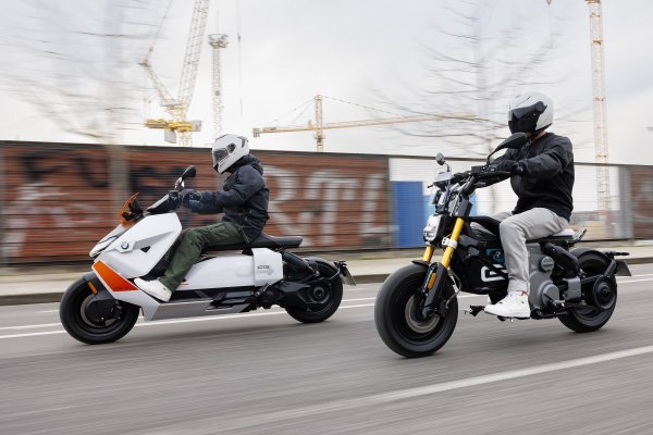 BMW Motorrad predstavio novi BMW CE 02 (BMW CE 04 lijevo na slici)