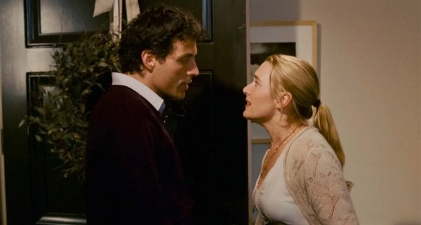 Kate Winslet i Rufus Sewell u filmu 'The Holiday' (Ljubav i praznici)